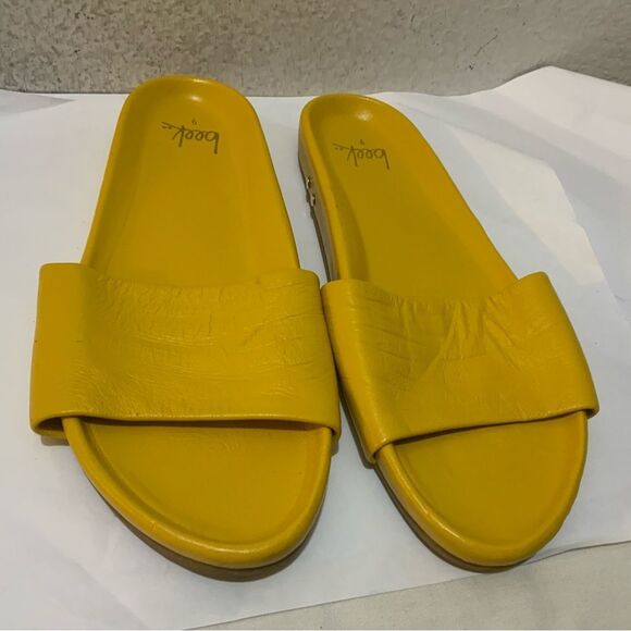 Beek Gallito Slide Sandals - Sunflower Yellow Leather size 9 - Picture 2 of 6